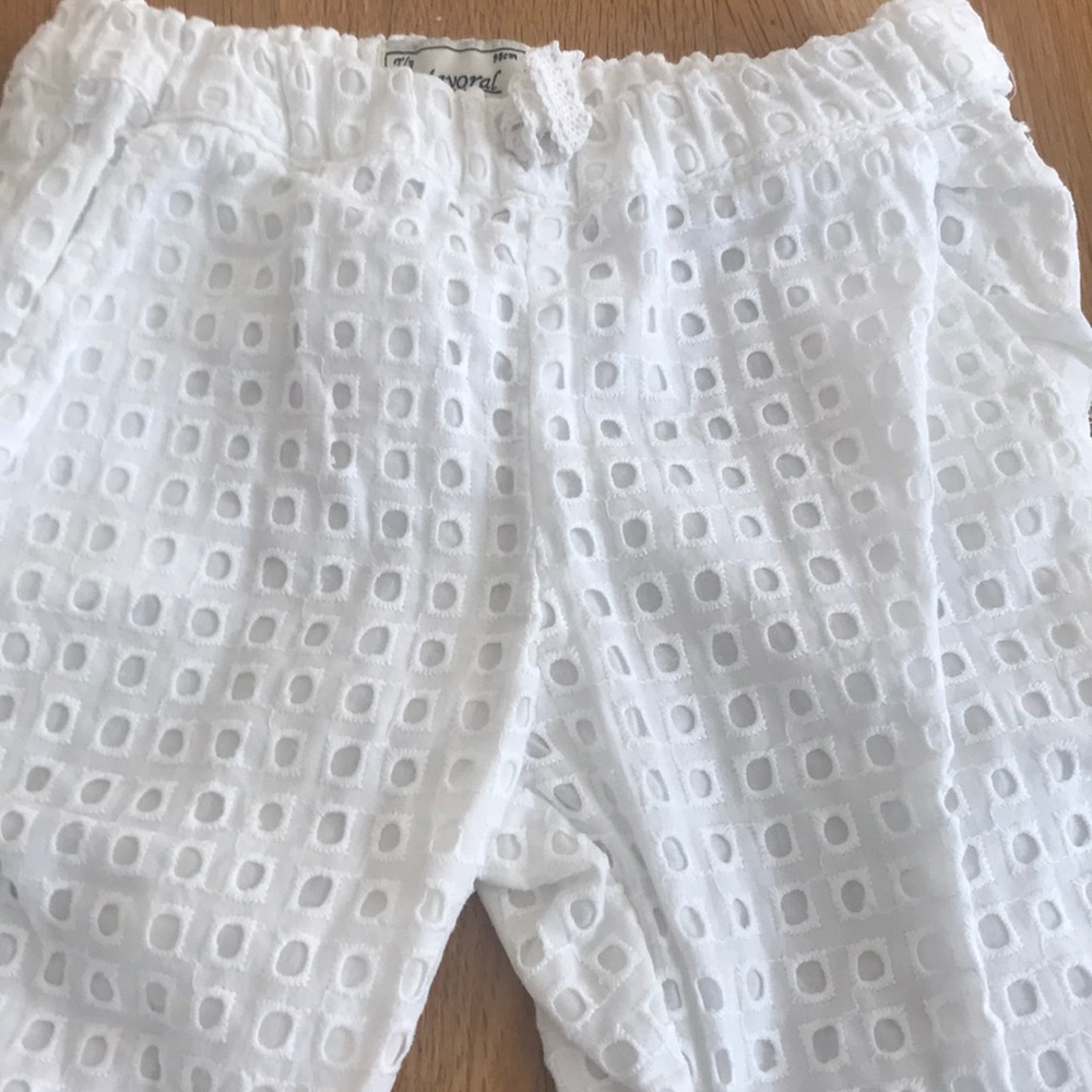 Springtime white pants!